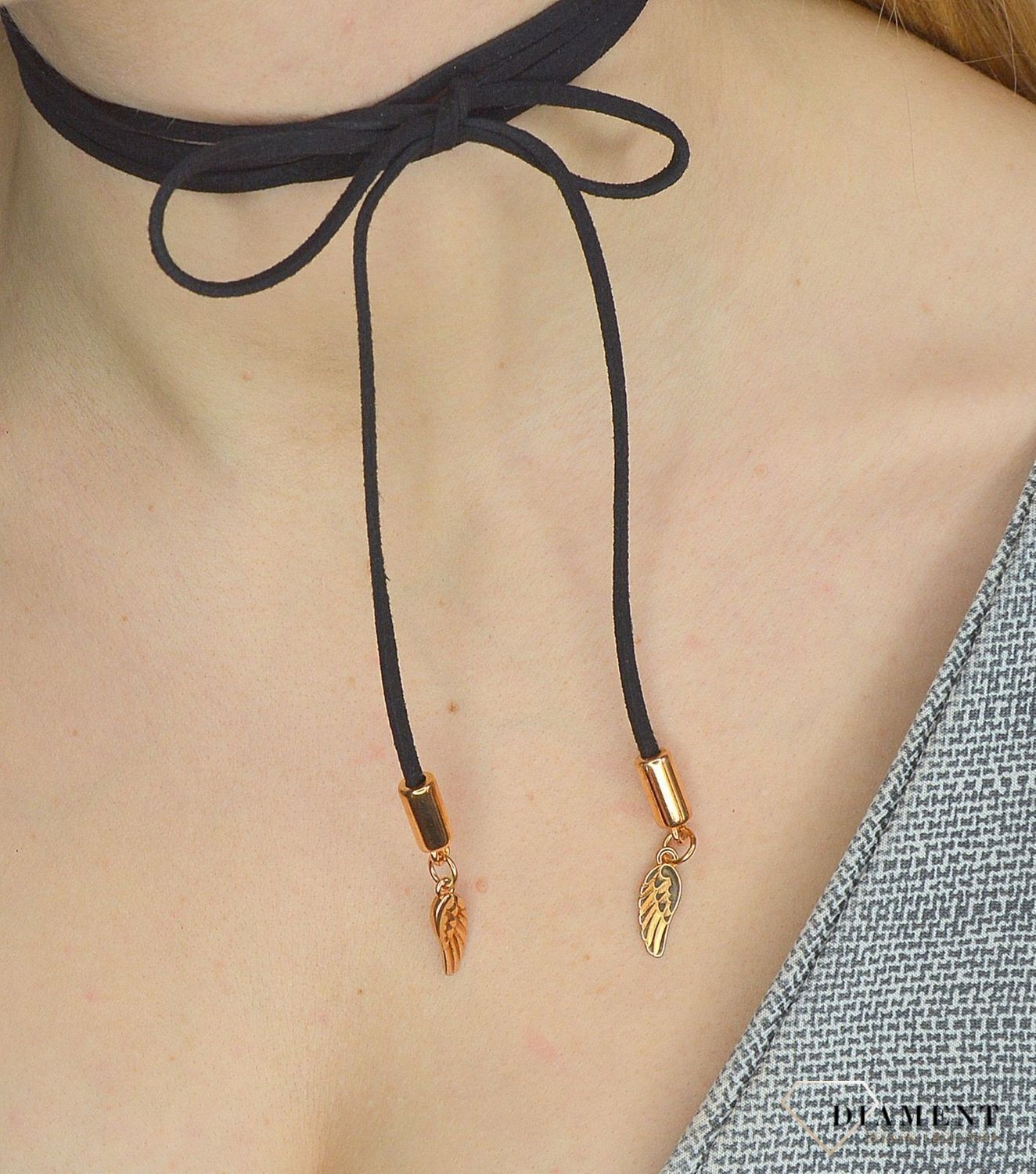 Naszyjnik choker damski czarny By Dziubeka różowe skrzydełka NIL2005 ✓Biżuteria damska.jpg